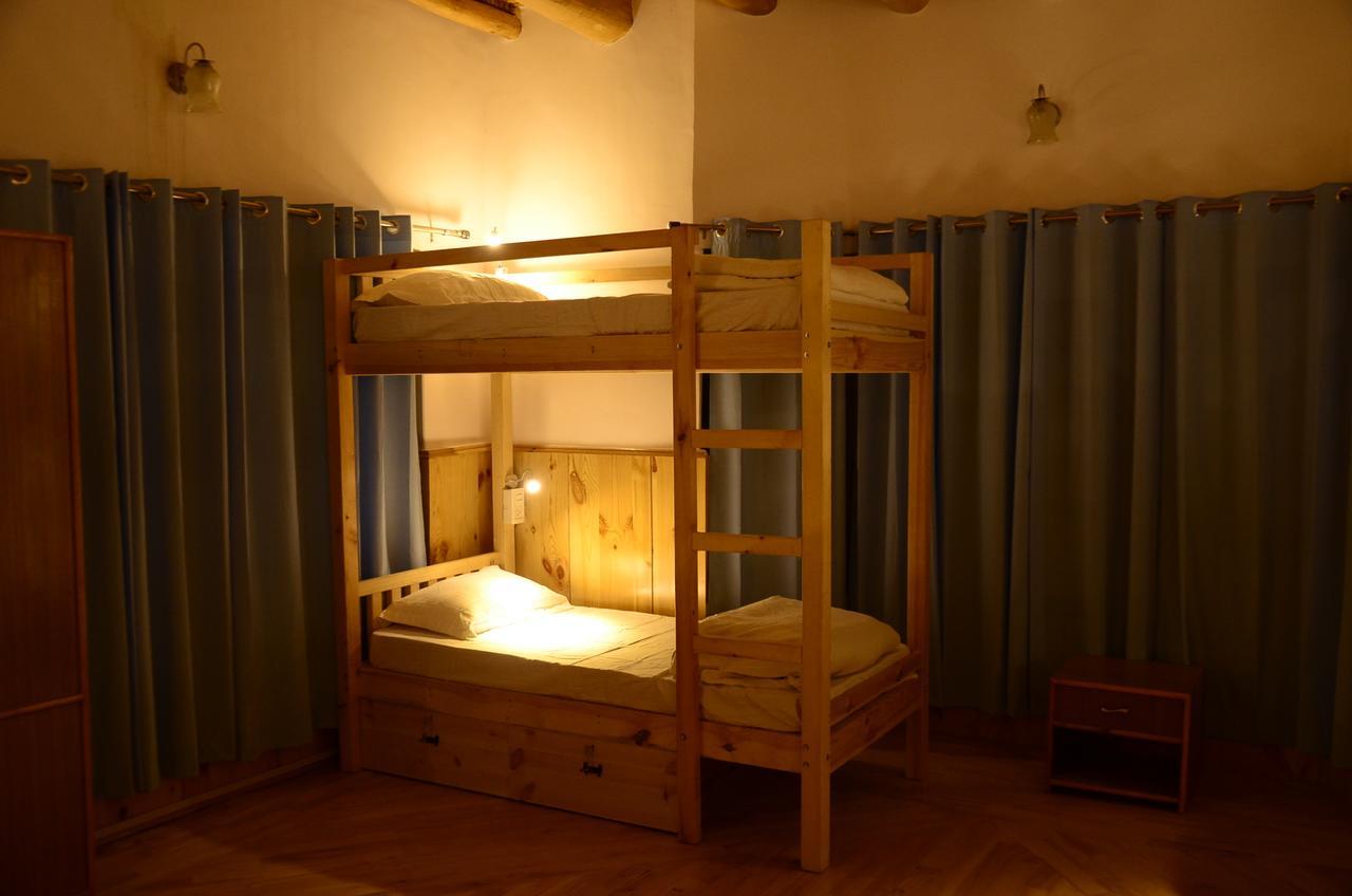 Raybo Hostel Leh Bagian luar foto
